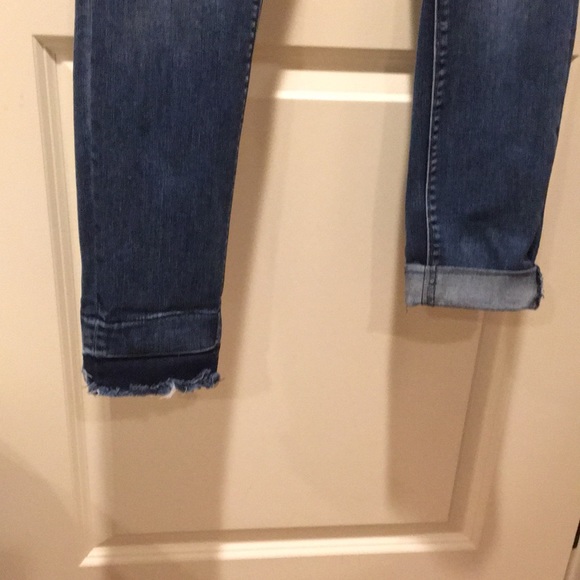 Tractr Blu distressed cuffed/raw hem stretchy jeans women’s size 28 - Picture 6 of 12